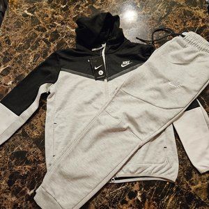 Kids tech sweatsuit